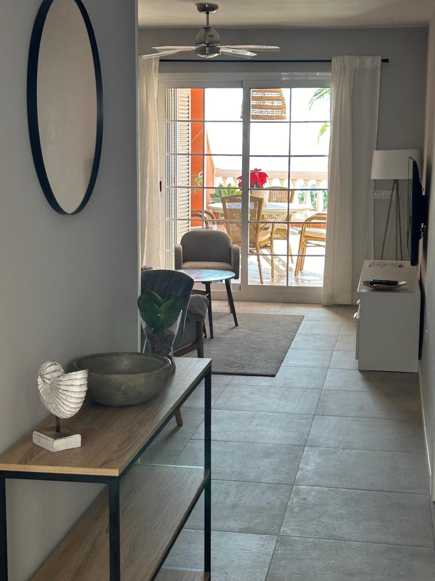 אדחה Playa Del Duque-Amazing Views 2 Bedroom מראה חיצוני תמונה