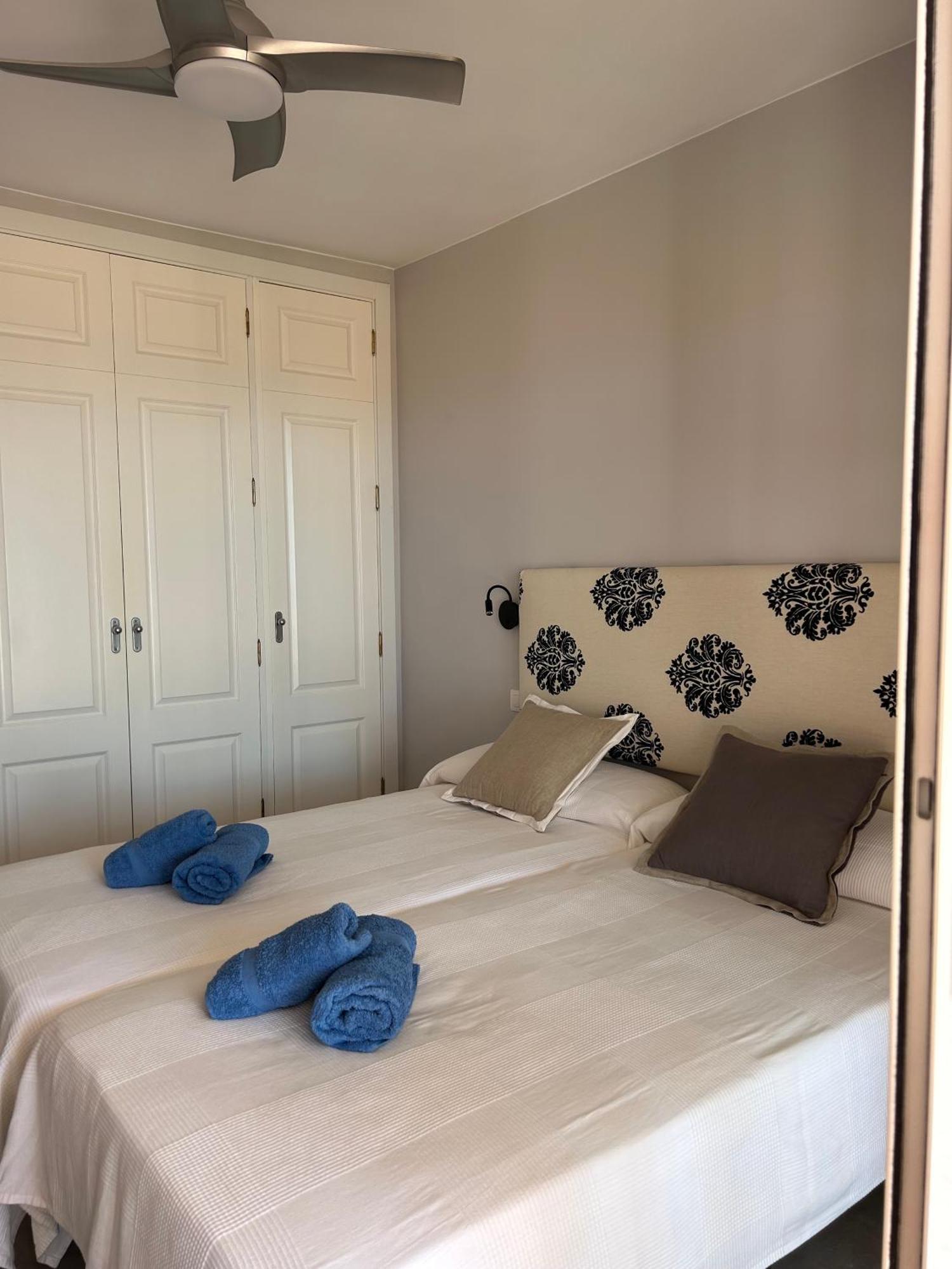 אדחה Playa Del Duque-Amazing Views 2 Bedroom מראה חיצוני תמונה