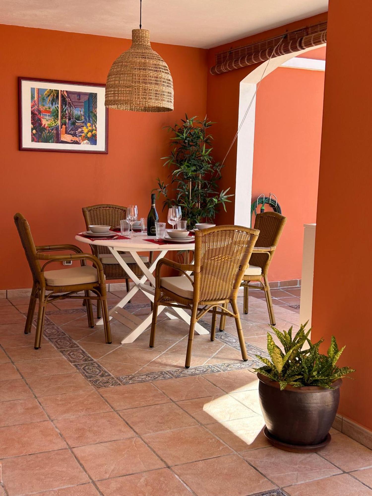 אדחה Playa Del Duque-Amazing Views 2 Bedroom מראה חיצוני תמונה