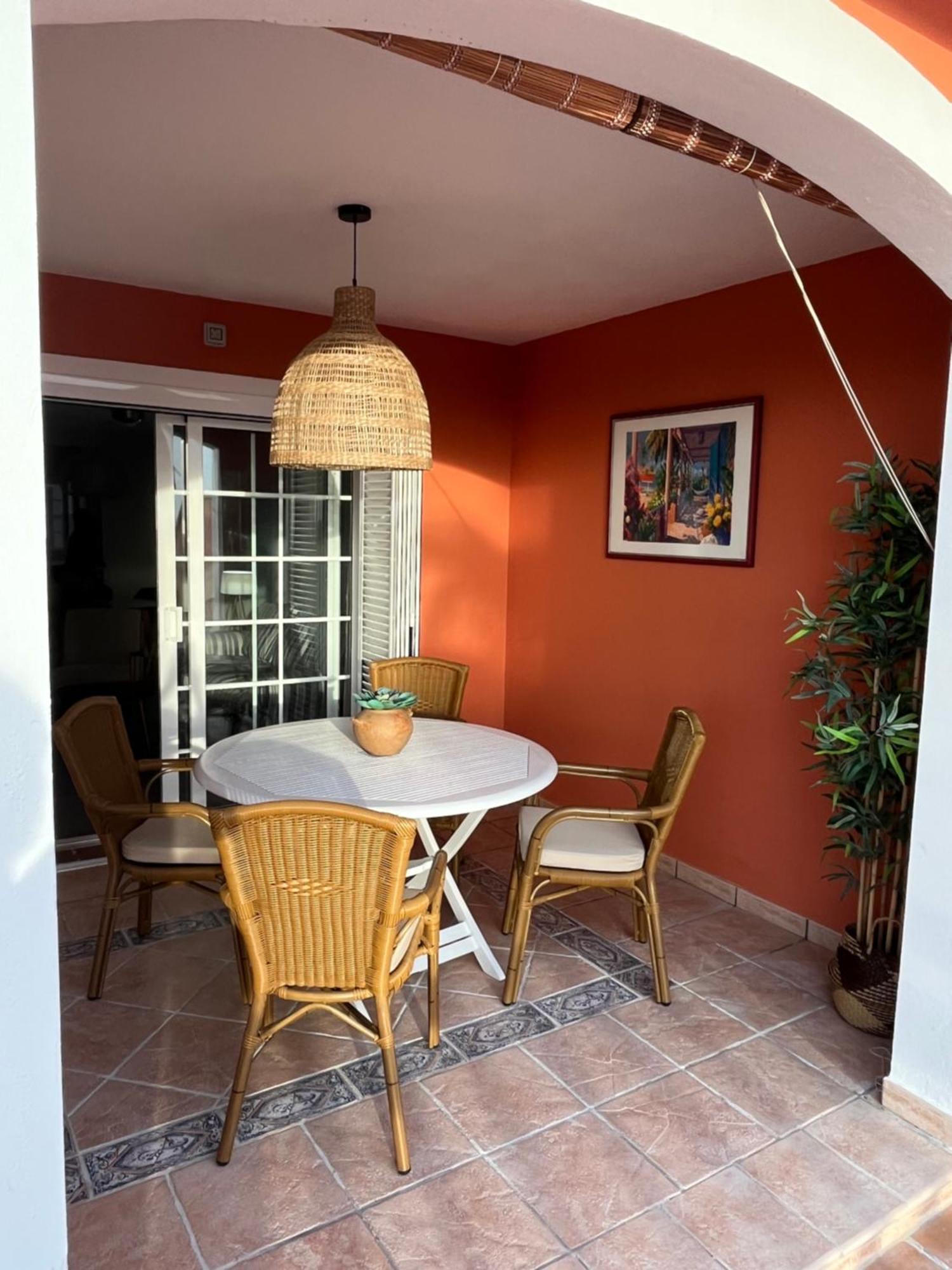 אדחה Playa Del Duque-Amazing Views 2 Bedroom מראה חיצוני תמונה