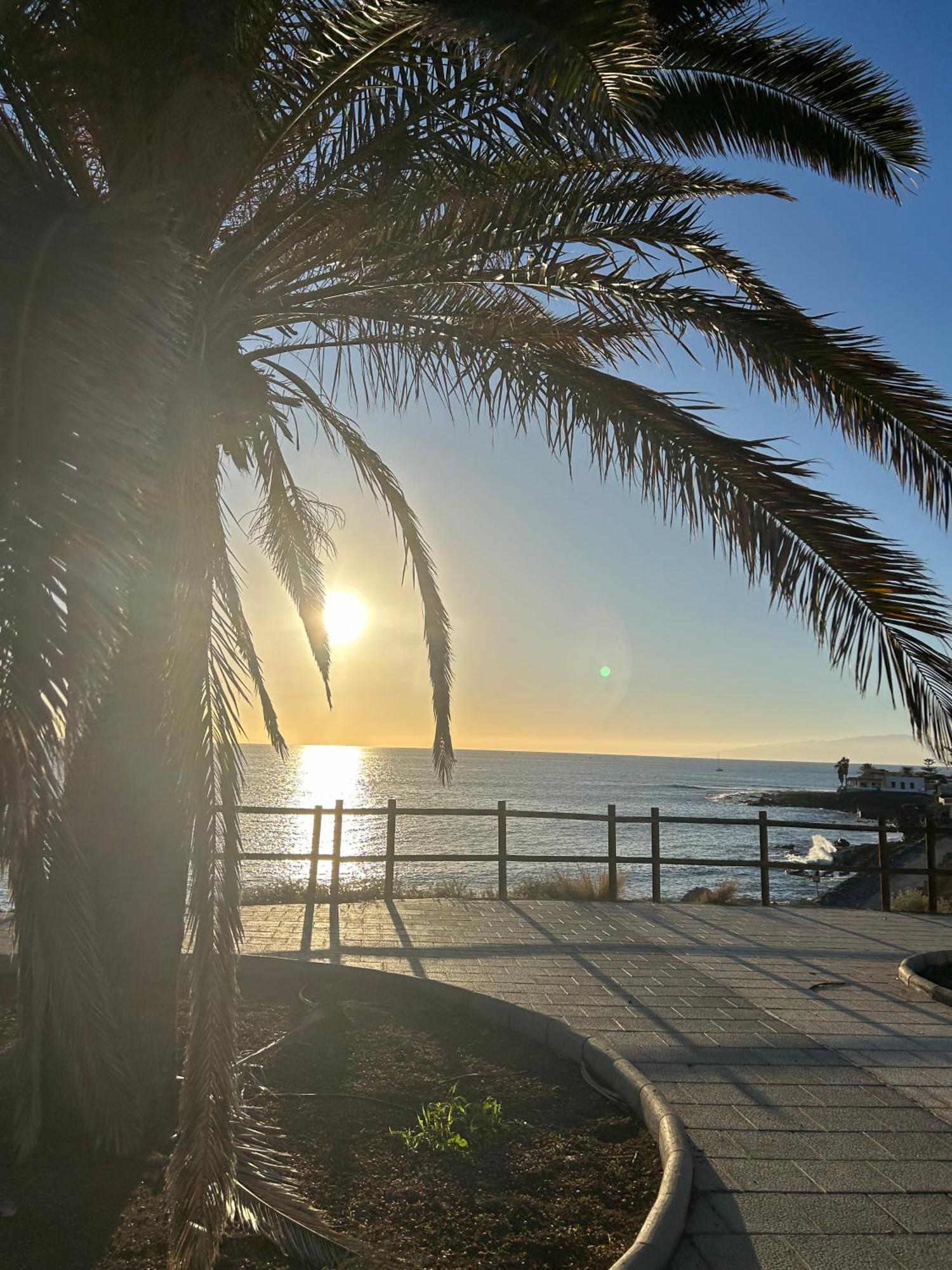 אדחה Playa Del Duque-Amazing Views 2 Bedroom מראה חיצוני תמונה